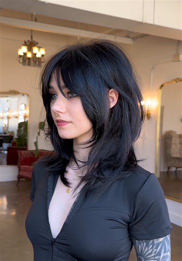 ~*Butterfly cut for @nonsalemwitch Since it has been blowing up as reference for @zozo The true question is…is this cut better with bangs or not?!! #butterflycut #razorcut #althair