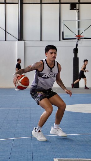 12K reactions · 680 shares | Skip into drop cross  #basketball #sports #athlete #hooper #nba #trending #reels #viral #explore #explorepage #tutorial #crossover #drop #skip | Tommy Spencer | Facebook