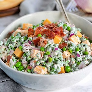 ✅ RECIPE: https://www.momontimeout.com/the-best-pea-salad/ Perfect for small or large gatherings, this easy side salad can be pulled together in just minutes! | Mom On Timeout
