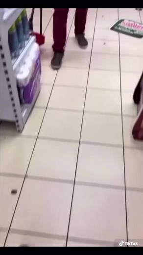 Exploring a Retail Store: A Walkthrough Experience