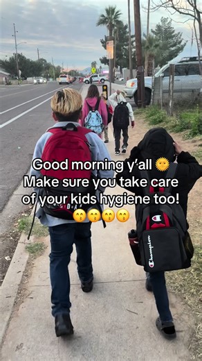 Normalize spraying kids with perfume/cologne before they go to school so they don’t smell like bounce it 👍🏼 #fyp #goodmorning #school #kids #creatorsearchinsights