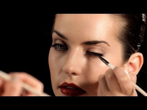 How to Use an Eyeliner Brush | Makeup Tips