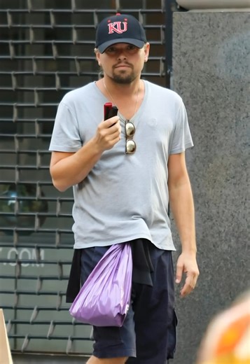 “Leonardo DiCaprio’s new yacht date is turning heads 😮🛥️” Paparazzi just caught the 48-year-old star with his latest young girlfriend—and the exclusive photos are spreading like wildfire. See who he’s with now in the comments below 👇📸 | Amazing Stories