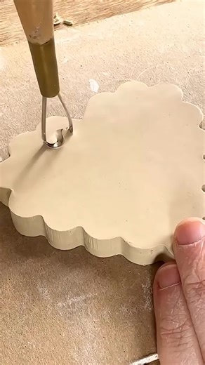 Create a Heart-Shaped Ceramic Palette Easily