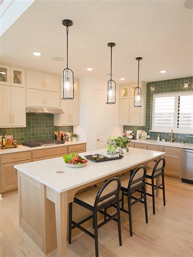 Our kitchen designs provide the perfect foundation to create the kitchen of your dreams! Whether it is through colors, materials, or fixtures, make your kitchen your own by incorporating unique selections that reflect your style! #highlandhomestx #dreamhome #kitcheninspo
