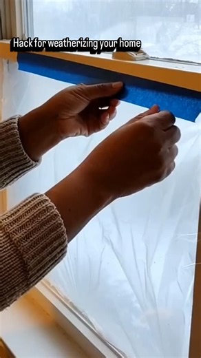 🏠 DIY WEATHERIZATION HACKS (NO STORE RUN) ❄️ 1. Door Draft Blocker (No-Sew) Stops cold air from creeping under doors. What you’ll need: Old towel, blanket, hoodie, or leggings Plastic grocery bag, pillowcase, or sock Rice, dried beans, sand, or even rolled fabric How to: Roll the towel or blanket tightly. Slide it into a pillowcase, pant leg, or plastic bag. Tie the ends or tuck them under. Lay it snug against the bottom of the door. 🔥 Bonus: Put one on BOTH sides of the door for extra insulat