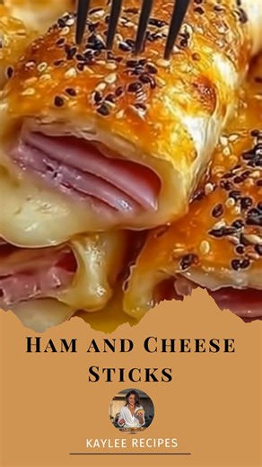 Ham and Cheese Sticks 🧀🥖 Ingredients 📝 1 can refrigerated crescent roll dough (or pizza dough) 8 slices deli ham ...... Full Recipe in Coʍmеոτ 💬 | Kaylee Recipes