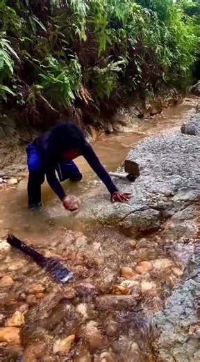 Discovering Crystal Stones: Amazing Agate Hunting