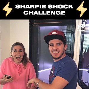 56K views · 172 reactions | Smartphone + Marker = Elektroschock: So prankst du deine Freunde mit der #sharpieshockchallenge ➡️ https://goo.gl/g7RlpZ | Energy Zürich | Facebook