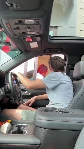 She born in OHIO… make sense…. Only in McDonald’s. #mcdonalds #drivethru #deaftikrok #writepaper #deafcultureawareness #deafculture #onlyinmcdonalds #chevy #asl #fyp