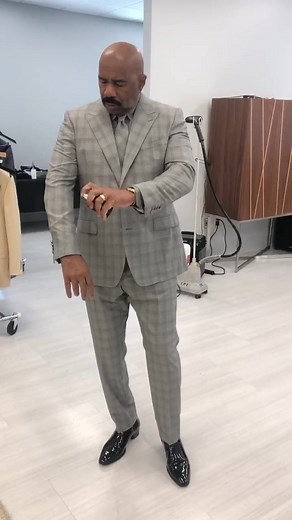 Oh you know a little splash to top off my look 😉 | Steve Harvey