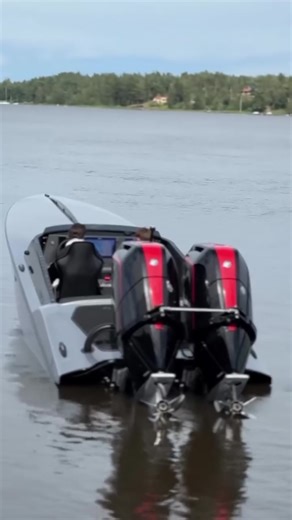 Experience the Thrill of Mercury 400R V10 Engines