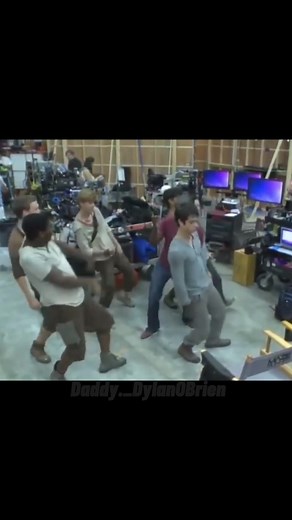 Maze Runner Cast Dancing to Wobble