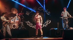 Filme de Mamonas Assassinas tem familiar no elenco e roupas originais