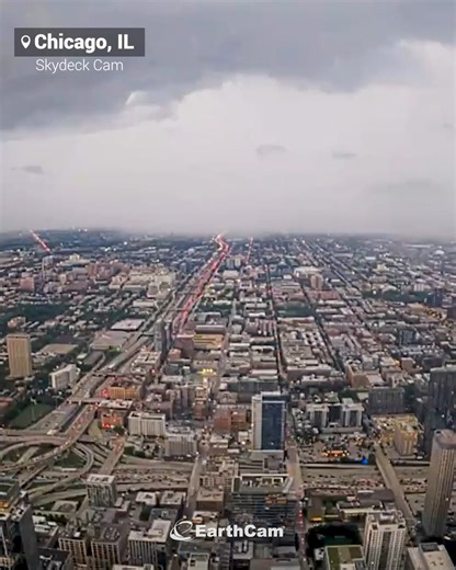 Chicago skies put on a dramatic show Monday evening! 🌩️ EarthCam captured a massive shelf cloud rolling in with heavy rain and powerful winds. #Chicago | EarthCam