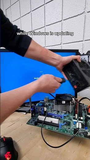 what happens if you shut off a PC while windows is updating? #shorts