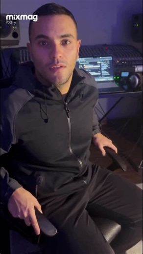 Mixmag Italy on Instagram: "Dopo tre anni lontano dalle release, Pressure Point torna alla produzione con Middle of Nowhere EP, in uscita su Sol Asylum Limited. Un disco che parla di margini, di percorsi laterali, di musica vissuta senza dipendenza ma con necessità. Un disco che si muove tra introspezione e funzione, nato da una pausa che non è mai stata distanza, ma ascolto. Intervista completa online su Mixmagit.com - Some returns don’t make noise, but quietly put everything back where it belo