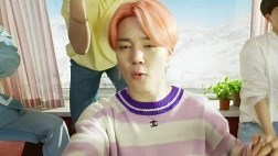 BTS - Boy With Luv (MV)