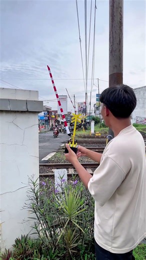 Mainan Palang Pintu Panjang Membuka Agar Kendaraan Bisa Lewat #palangpintukeretaapi