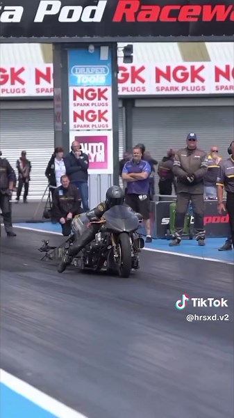 HRSXD v2 (@hrsxd.v2) - Hidup Seperti Larry: Serunya Drag Race