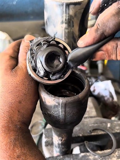 Tip and seal installation #MeMachine #Lathe #Milling #CNC #Machining #Industry
