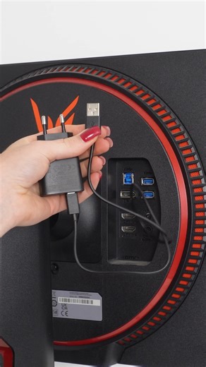 You can make a makeshift antenna out of a phone charger 📱📡 This video is for educational purposes | Clever Life Hacks