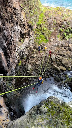 🌊 Level 3 Canyoning - Pedra Branca 🌊 The ultimate canyoning adventure in Madeira! This route is all about adrenaline: high rappels, powerful waterfalls, and raw volcanic scenery meeting the ocean. Not for beginners - this is where challenge meets pure thrill. 💪 📍 Pedra Branca, Madeira ⚡ Advanced level (Level 3) 👷 Guided by certified professionals 🌿 Nature, adrenaline & safety combined 👉 Who’s ready to take canyoning to the next level? | Madeira Adventure Kingdom