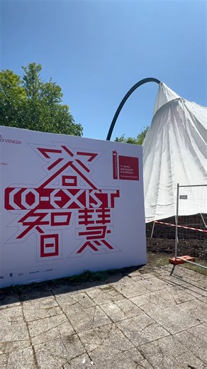 The Chinese Pavilion at the 2025 Venice Architecture Biennale, titled CO‑EXIST and curated by Ma Yansong of MAD Architects, presents a lyrical exploration of the tension and synergy between traditional Chinese thought and contemporary technological innovation. As you move through its immersive environments, there’s a sense of intentional rhythm—where organic materials meet digital systems, where handwoven bamboo interacts with intelligent robotics. The entire experience orbits around the philoso