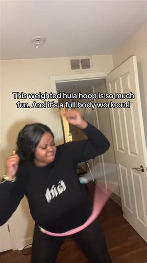 We have so much fun with this weighted hula hoop! When’s the last time you hula hooped? #workout #weightedhulahooping #familyfun