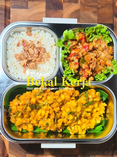 Resep Nasi Uduk dengan Dadar Jagung Kriuk & Tumis Ceker Pedas