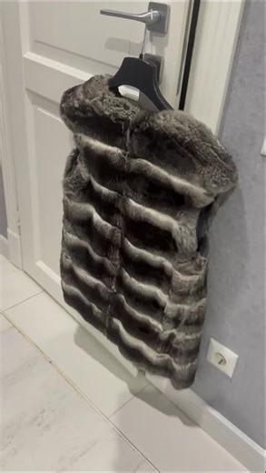 Selling: Chinchilla fur Vest - Size S-M