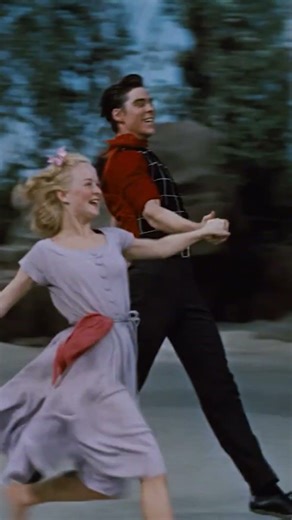 The Carousel Ballet Scene 🩰