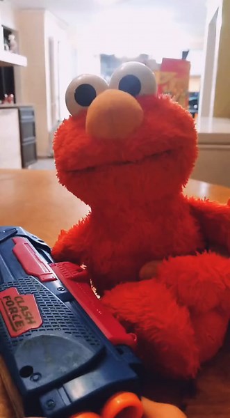 (Elmo) Body made my best friend cry