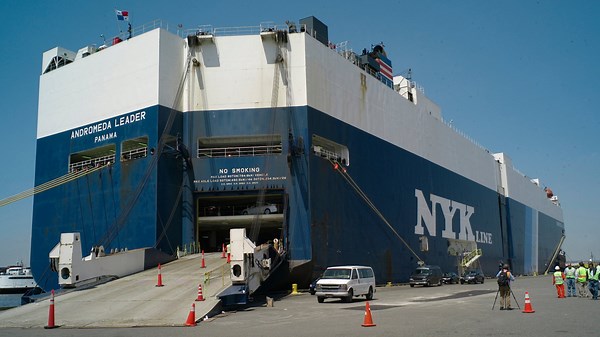 How Millions of Cars Are Loaded and Shipped in Huge Cargo Vessels