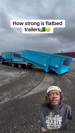 Is there a better way to unload?🚛🧐 #DroppNHook #TheTruckersTrap #Truckers #TruckHers #SemiTrucks