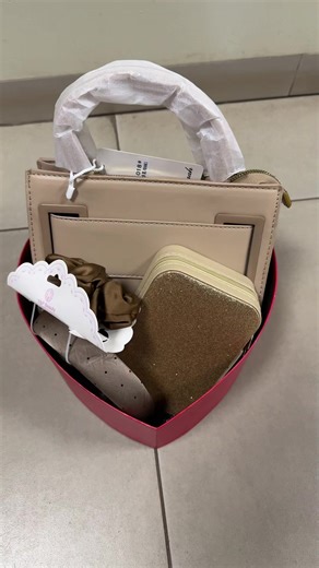 Bag Bazaar Z.w 🇿🇼🇿🇼 (@carren.masomera)’s videos with original sound - Lyrics🥶🥶