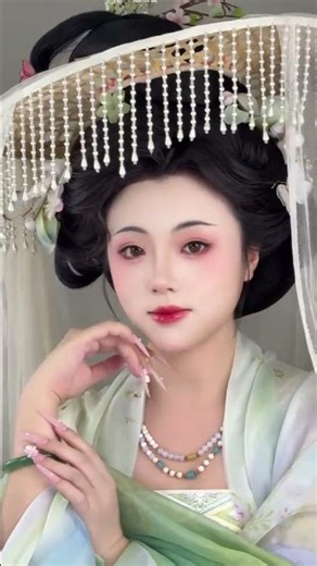 Ancient Elegance: Spring Water Hanfu Makeup Transformation in Xi'an