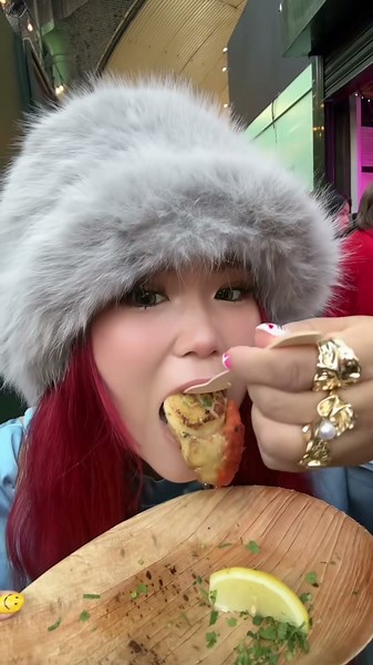 イギリスで食中毒になって14時間吐き続けたのにどうしても食べたくて爆食して治したんやけど、同じ人いる？笑