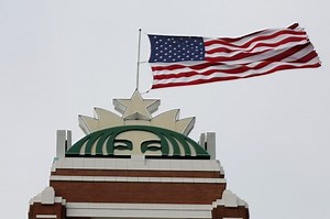 Starbucks :  plans changes to company structure, layoffs
