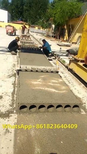 Inner vibration type concrete hollow core molding machine