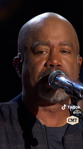 The Black Crowes & Darius Rucker Perform “Let Her Cry”