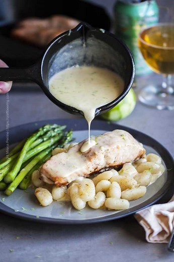 How to make sauce for salmon