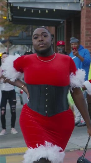 Lemme WALK before the Grinch tries to steal my Christmas! 💃🏿 #walkchallengesantana #saucysantana #xyzbca #fyp #foryou #foryourpage #HolidayTreats