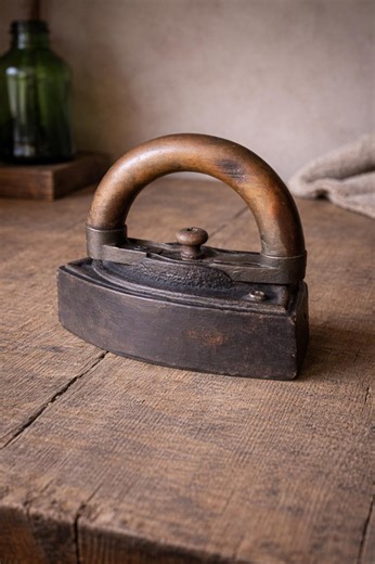Antique Cast Iron Iron With a Wooden Handle – Late 19th / Early 20th Century - Etsy Canada