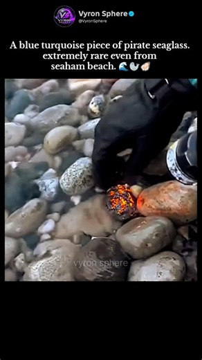 The Mind-Blowing Secret of Fluorescent Rocks 🌊🥈