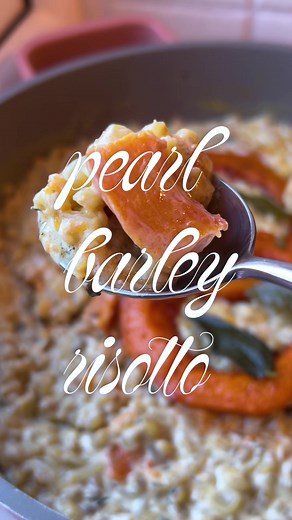 Creamy Sage Pearl Barley Risotto (vegan, fibre rich protein conscious) 🌾🤍⁣ Serves 2⁣ ⁣ Ingredients⁣ – 140g pearl barley⁣ – 150–175g silken tofu (I use @Clearspring)⁣ – ~⅓–½ cup oat milk (I use @Oato)⁣ – 150–180g squash or pumpkin, cubed ( a few circular slices for topping if you want)⁣ – ½ onion, finely chopped⁣ – 2 garlic cloves⁣ – Fresh sage thyme⁣ – 1-2 tbsp nutritional yeast ( extra to finish)⁣ – 2½ cups veg stock⁣ – 1 tbsp olive oil⁣ – 1–2 tbsp vegan butter (I use @NATURLI’)⁣ – Lemon juic
