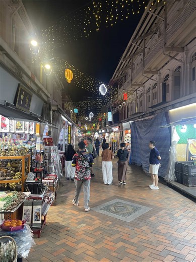 Random night in China 🇨🇳 town Comment ( strategy) if you are struggling trader #travel #fyp #singapore #chinatown #tradingmentor
