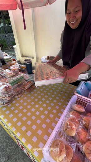 Cilok Jumbo & Bolen Viral di Kambang Iwak — Depan Kedai Siru