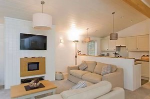 14K views | Country Lodge Six VIP Platinum at Finlake in Devon. Sleeps 6. Has a private hot tub, WiFi and onsite facilities including indoor pool/water park with slides, disc golf, tennis, horse riding, fishing, bar, restaurant and lots more. Available for 4 nights from Monday 8th April. Price was £879... NOW £616 !!!! For more info, photos and to book: https://www.lastminutelodges.com/website-visit.php?li_id=20951 | Last Minute Lodges | Facebook