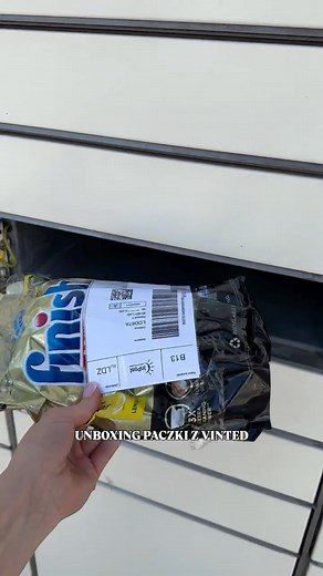 26K views · 5.7K reactions | Gdybyśmy sprzedawali nasze produkty na Vinted 來 _____________________________________ Vinted unboxing paczka logo biznes szyld baner cennik certyfikat voucher salon kosmetyczny | Gleam_project | Facebook